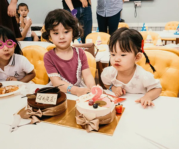 Kids at Jewel birthday party