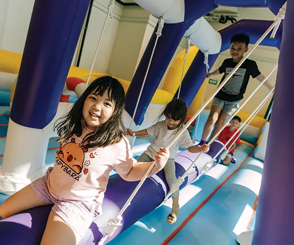 Tropical island themed play at Bouncetopia Tengah